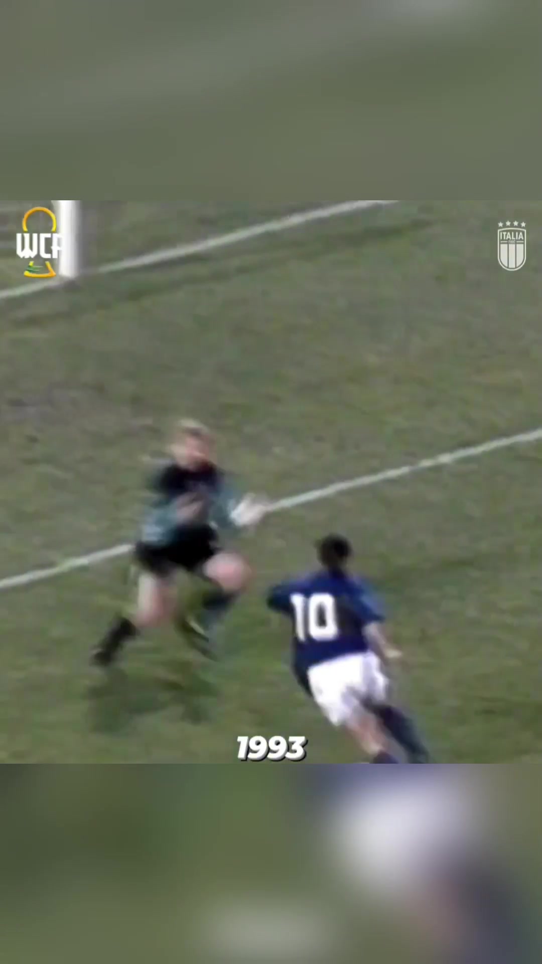 1993年巴乔已经穿上意大利10号！和西格诺里的心有灵犀！